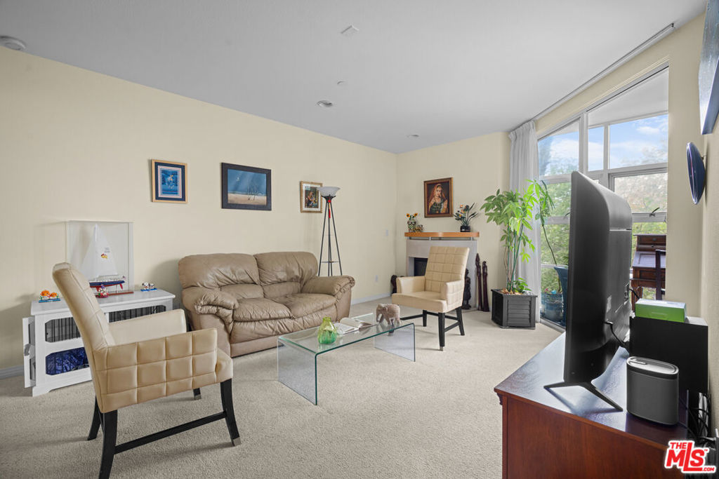 Properties 3 171 N Church Lane 304