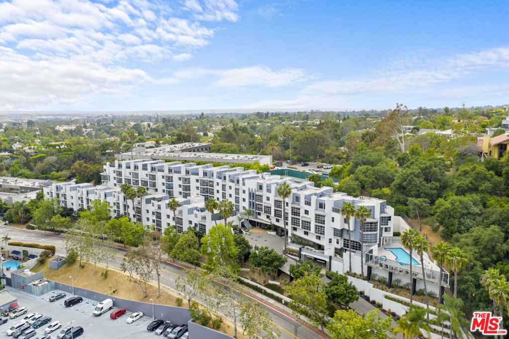 Properties 4 171 N Church Lane 304