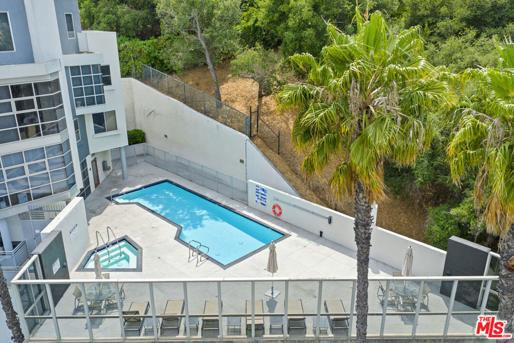 Properties 1 171 N Church Lane 304
