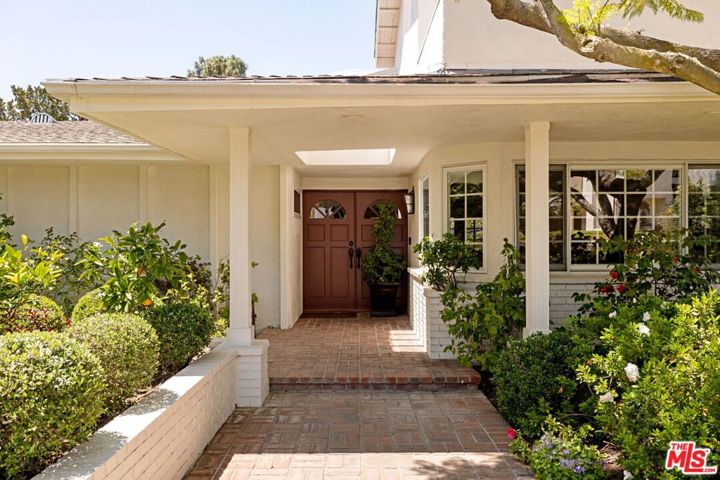 1615 Stradella Road