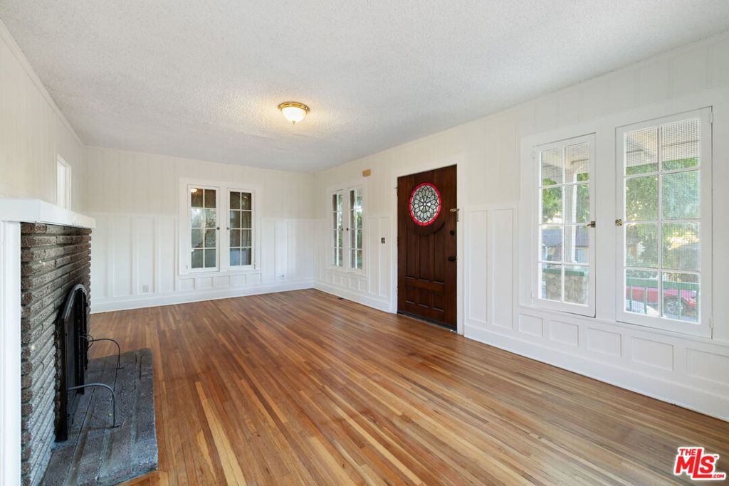 10606 Commerce Avenue