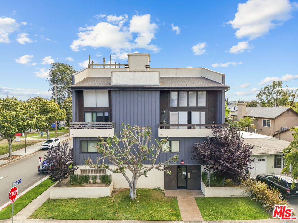 4283 Moore Street 4