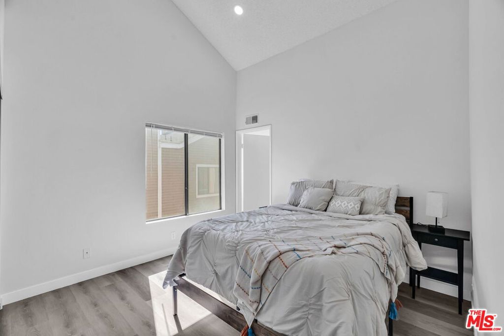 15125 Nordhoff Street 20