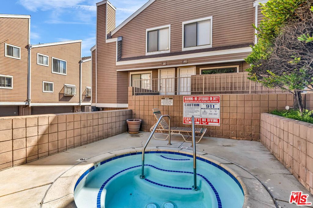 15125 Nordhoff Street 20