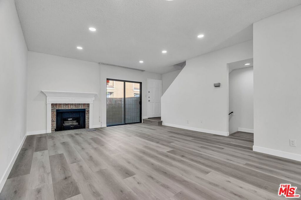 15125 Nordhoff Street 20
