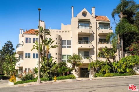 Photo of 15425 Antioch Street #206, Pacific Palisades, CA 90272 (MLS # 26103166)