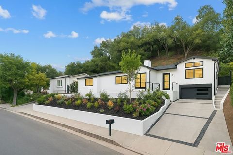 3873 Royal Woods Drive Sherman Oaks CA 91403