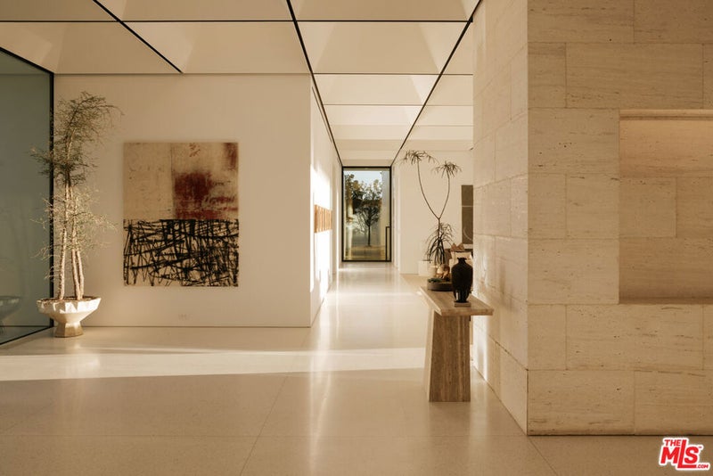 9265 Robin Drive