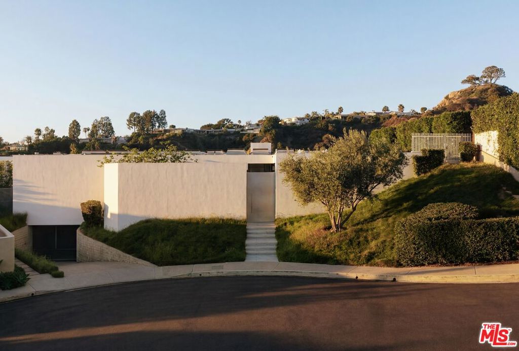 9265 Robin Drive
