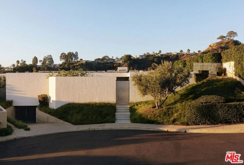 9265 Robin Drive