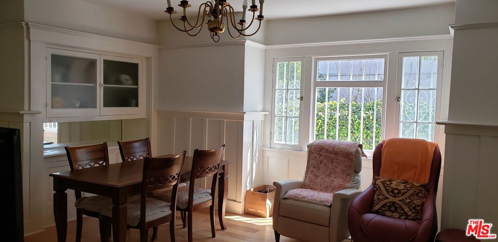 1128 N Commonwealth Avenue