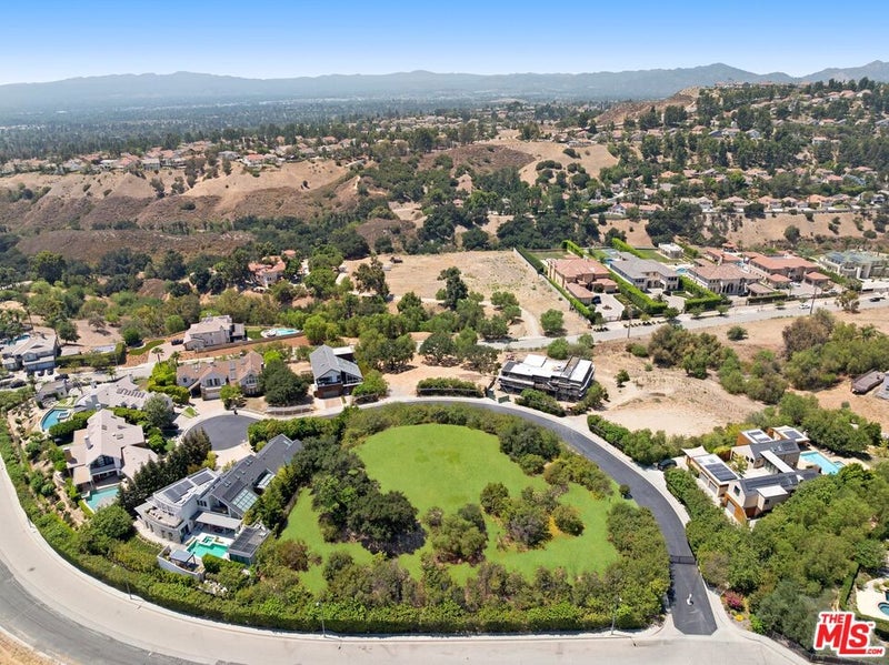 18160 Knoll Hill