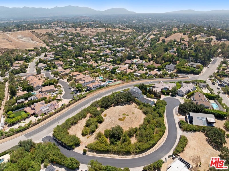18160 Knoll Hill