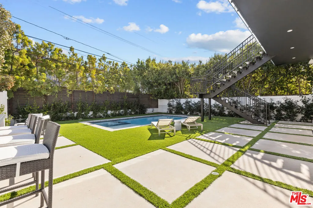 Los Angeles, California 90025, United States, 5 Bedrooms Bedrooms, ,6 BathroomsBathrooms,Residential,Active,246513