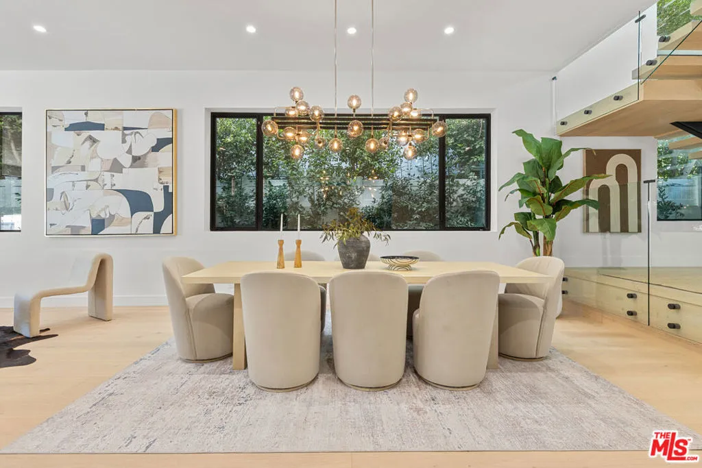 Los Angeles, California 90025, United States, 5 Bedrooms Bedrooms, ,6 BathroomsBathrooms,Residential,Active,246513