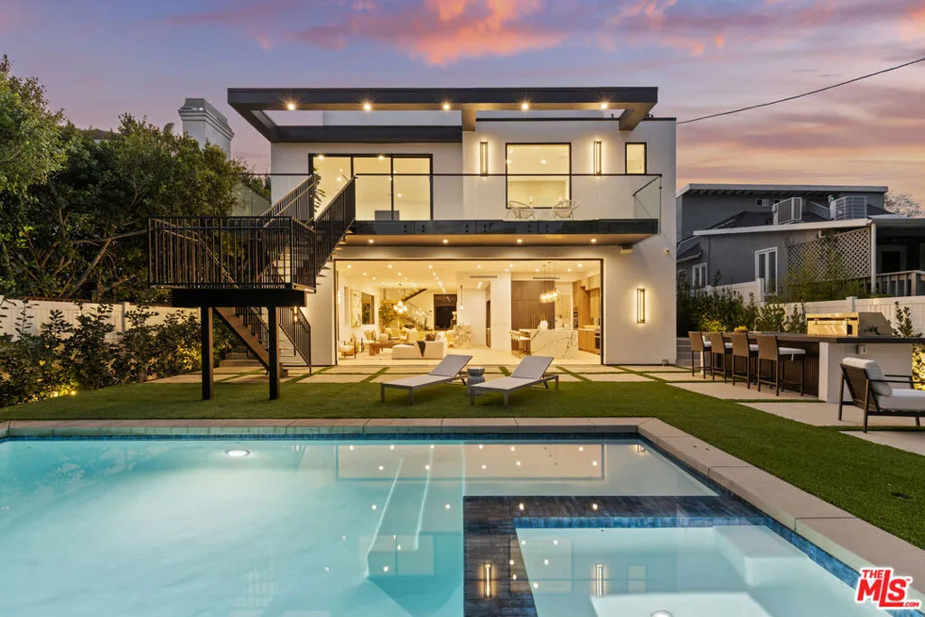 Los Angeles, California 90025, United States, 5 Bedrooms Bedrooms, ,6 BathroomsBathrooms,Residential,Active,246513