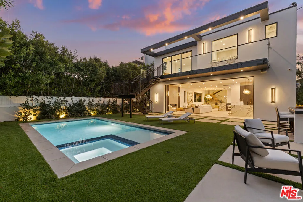 Los Angeles, California 90025, United States, 5 Bedrooms Bedrooms, ,6 BathroomsBathrooms,Residential,Active,246513