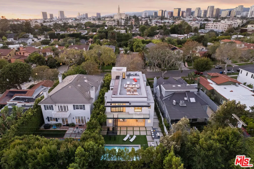 Los Angeles, California 90025, United States, 5 Bedrooms Bedrooms, ,6 BathroomsBathrooms,Residential,Active,246513