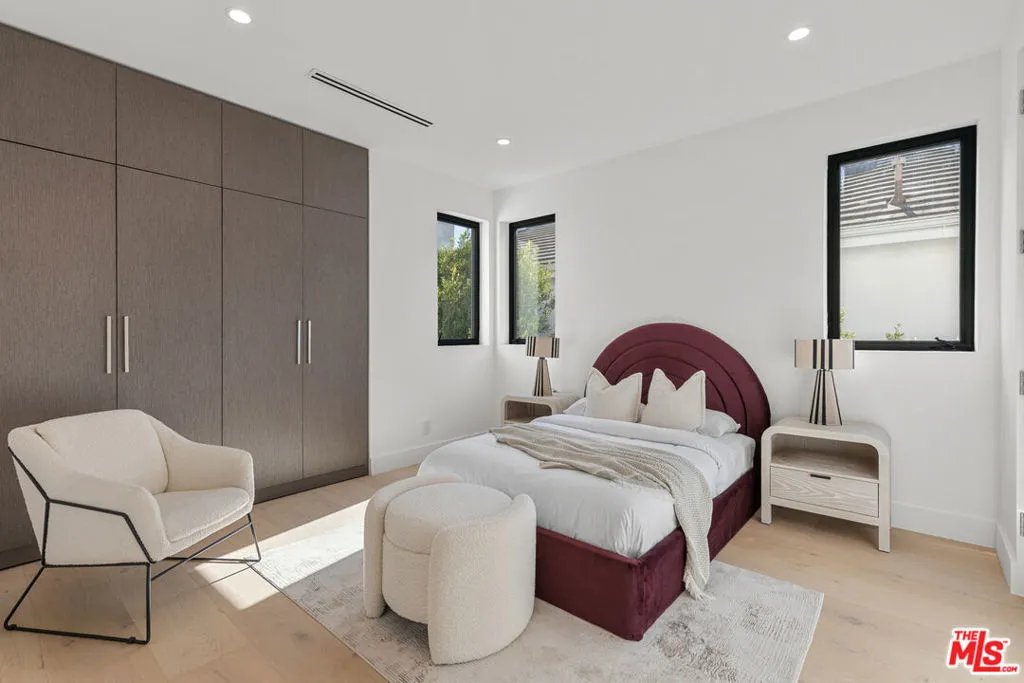 Los Angeles, California 90025, United States, 5 Bedrooms Bedrooms, ,6 BathroomsBathrooms,Residential,Active,246513