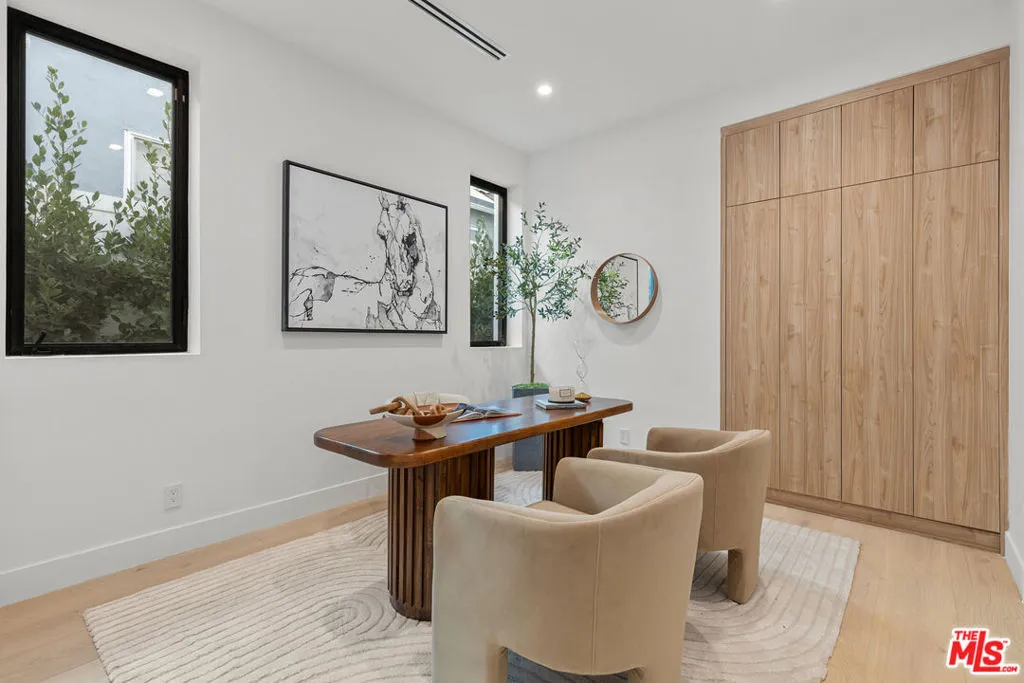 Los Angeles, California 90025, United States, 5 Bedrooms Bedrooms, ,6 BathroomsBathrooms,Residential,Active,246513