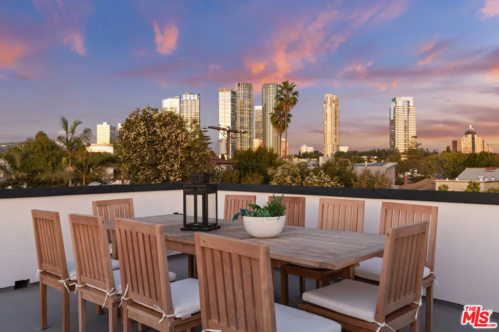 Los Angeles, California 90025, United States, 5 Bedrooms Bedrooms, ,6 BathroomsBathrooms,Residential,Active,246513