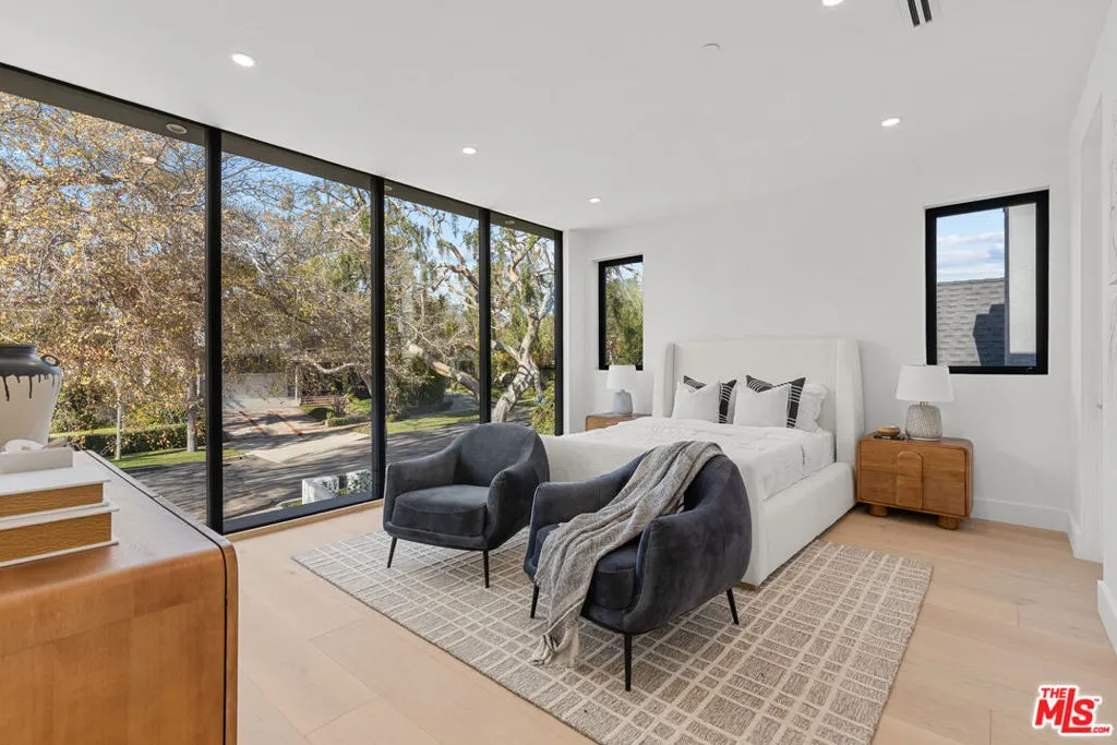 Los Angeles, California 90025, United States, 5 Bedrooms Bedrooms, ,6 BathroomsBathrooms,Residential,Active,246513