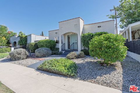 Photo of 2308 S Highland Avenue, Los Angeles, CA 90016 (MLS # 25607167)