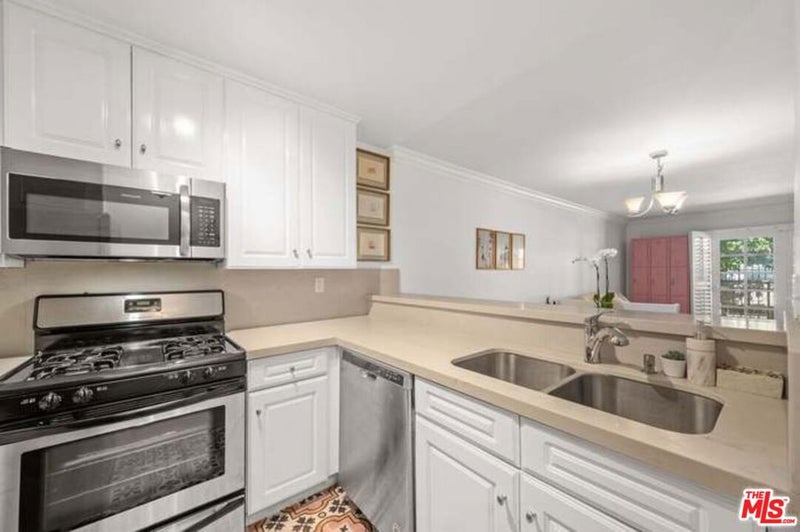 1125 Pico Boulevard 102