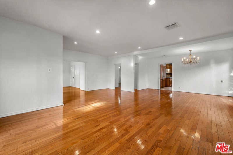 922 S Bundy Drive
