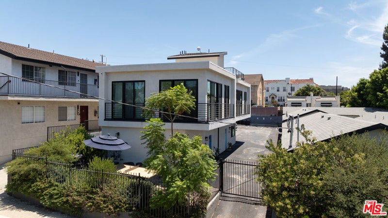 908 Everett Street