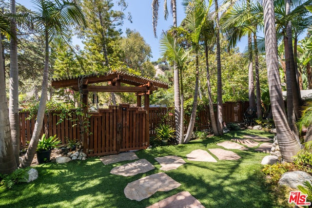 454 E Rustic Road, Santa Monica