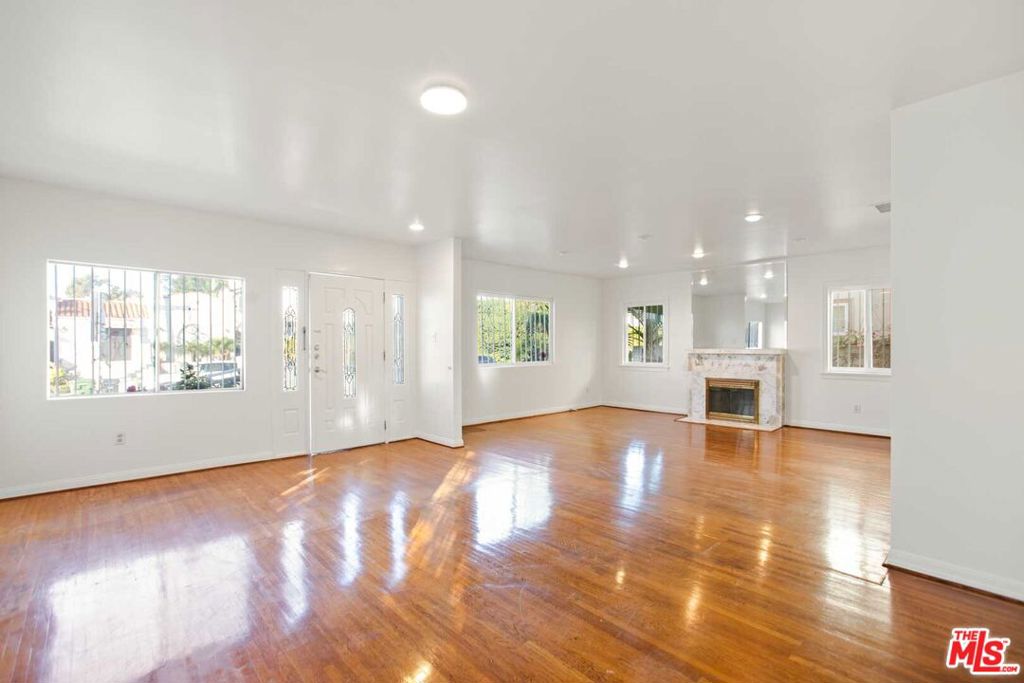 486 S Sherbourne Drive