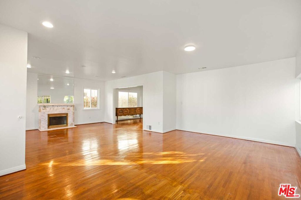 486 S Sherbourne Drive