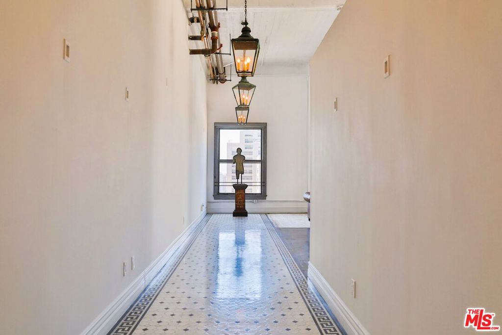 108 W 2nd Street PH1007