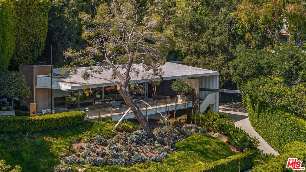 Properties 4 10801 Chalon Road