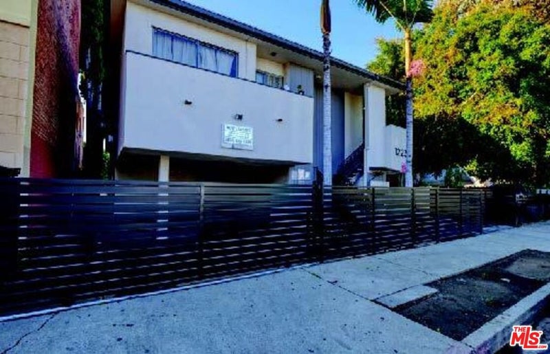 1223 N Beachwood Drive