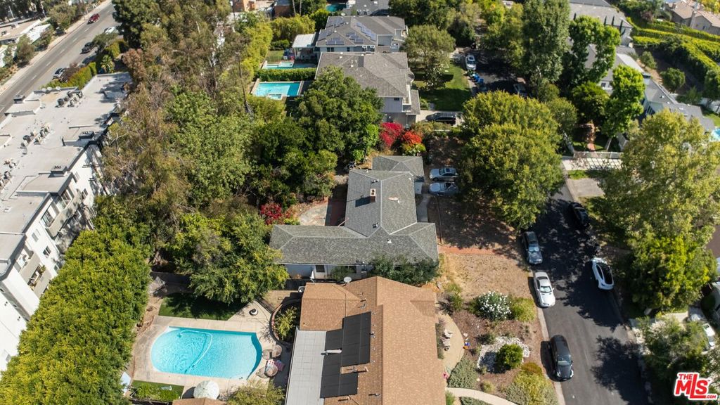 4511 Agnes Avenue