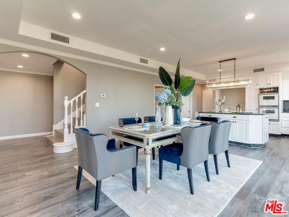 3661 Sunswept Drive