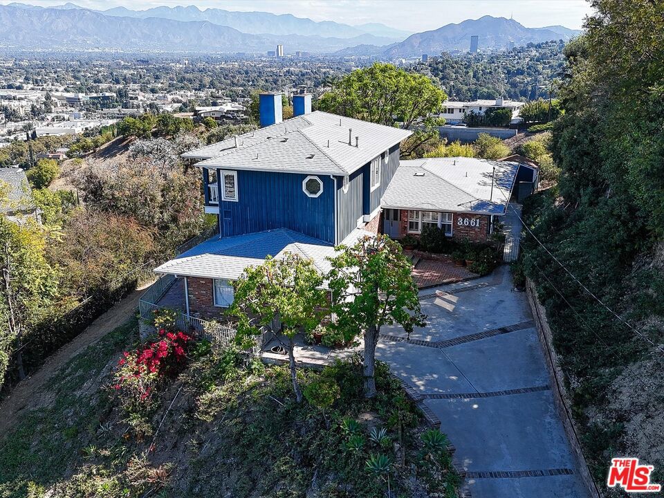3661 Sunswept Drive