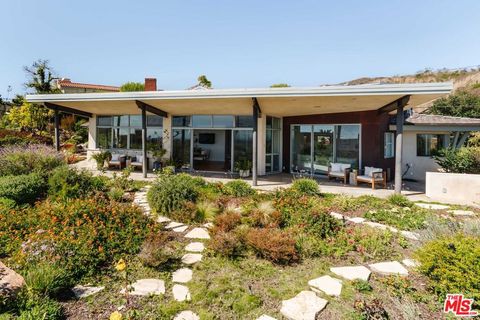 1109 El Medio Avenue Pacific Palisades CA 90272