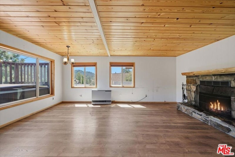 718 Blue Jay Road