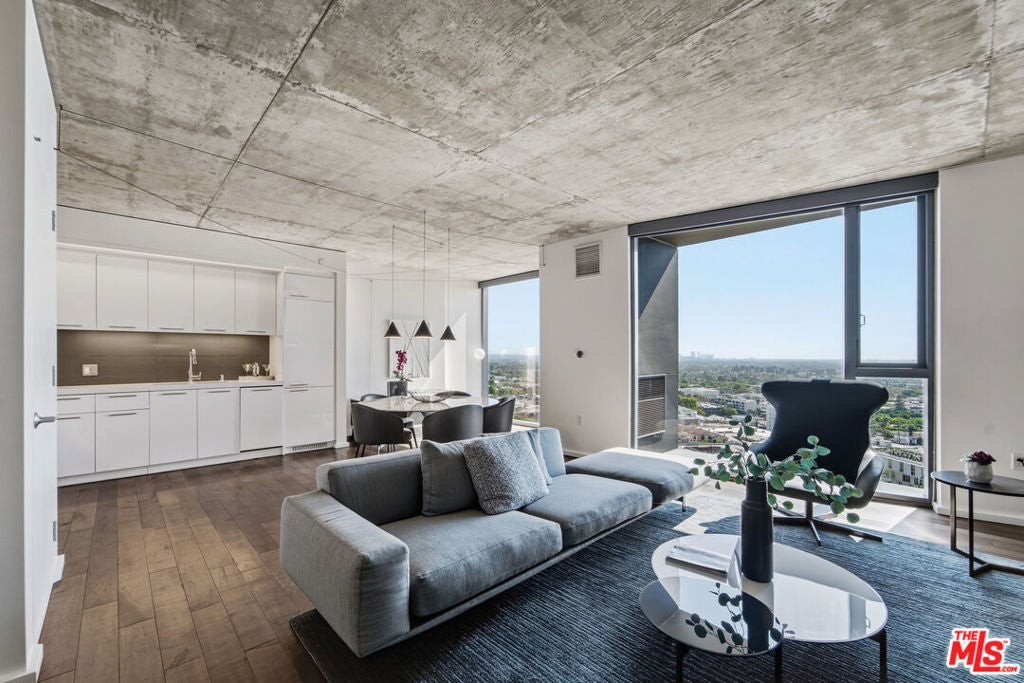 8500 W Sunset Boulevard 713