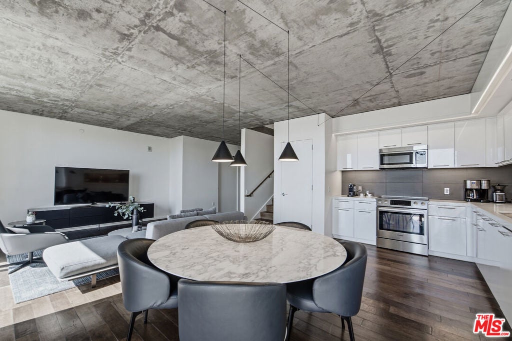 8500 W Sunset Boulevard 713