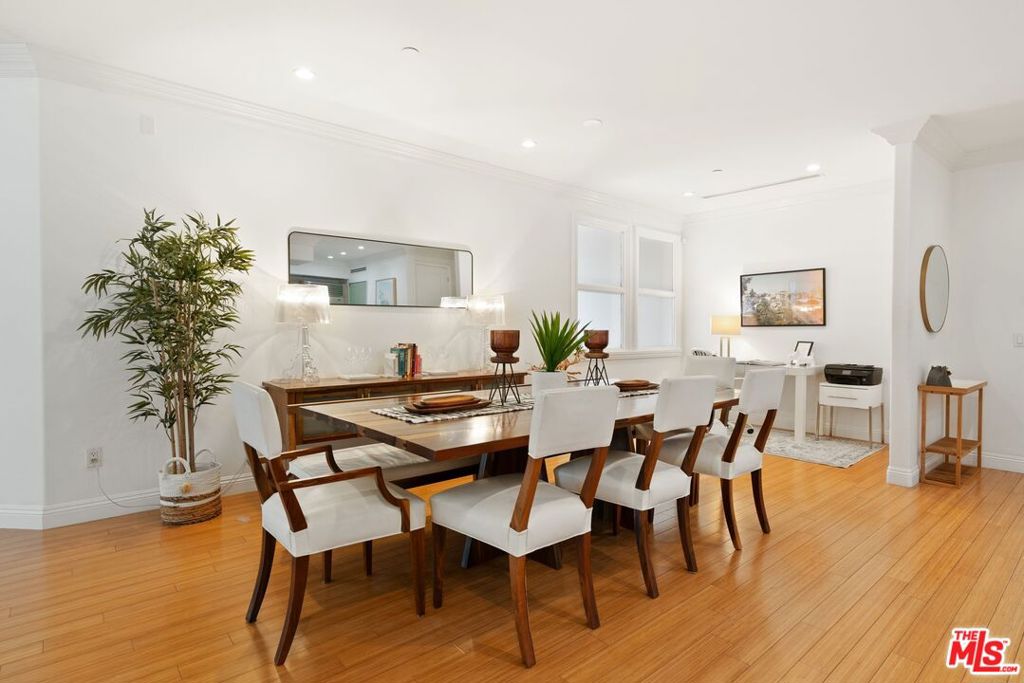 8121 Norton Avenue 202