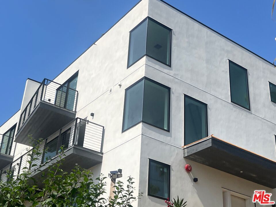 Properties 1 870 N La Fayette Park Place