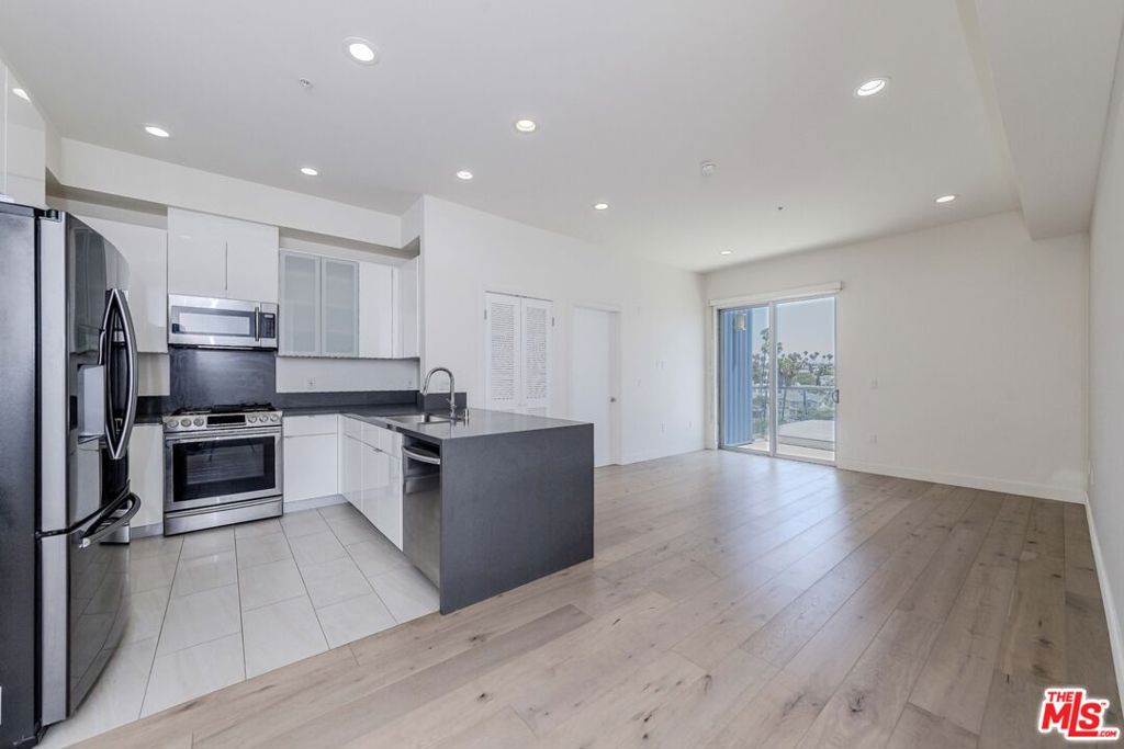 105 S Mariposa Avenue PH9