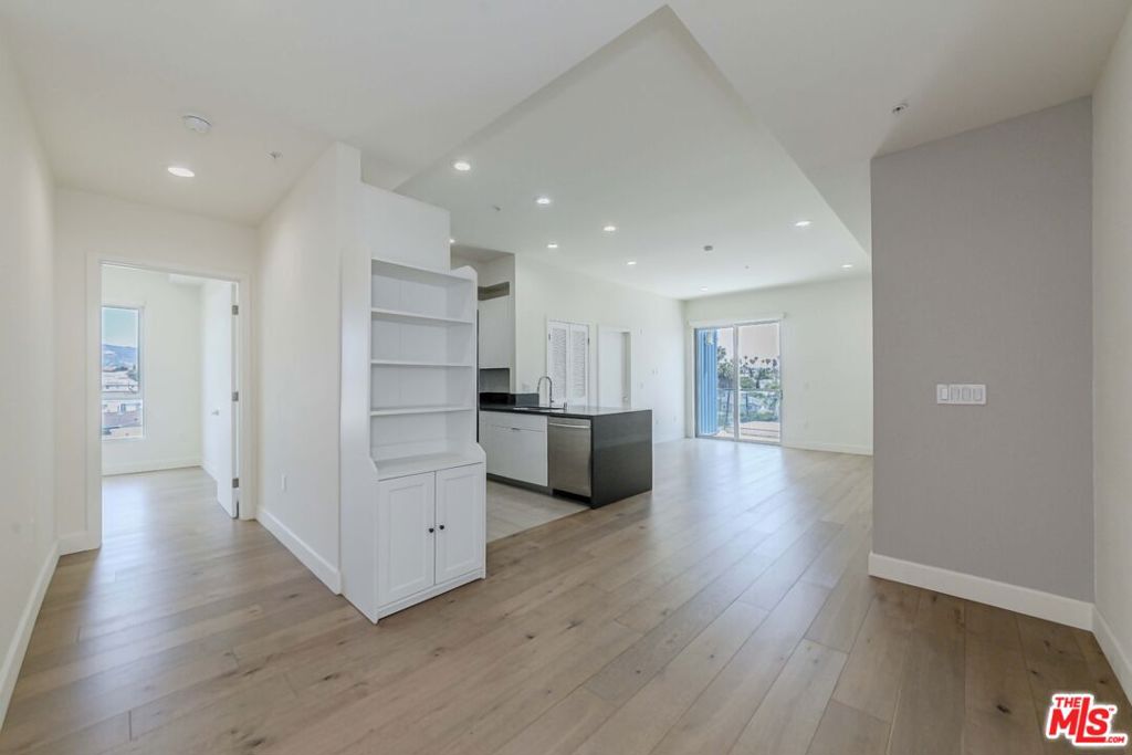 105 S Mariposa Avenue PH9