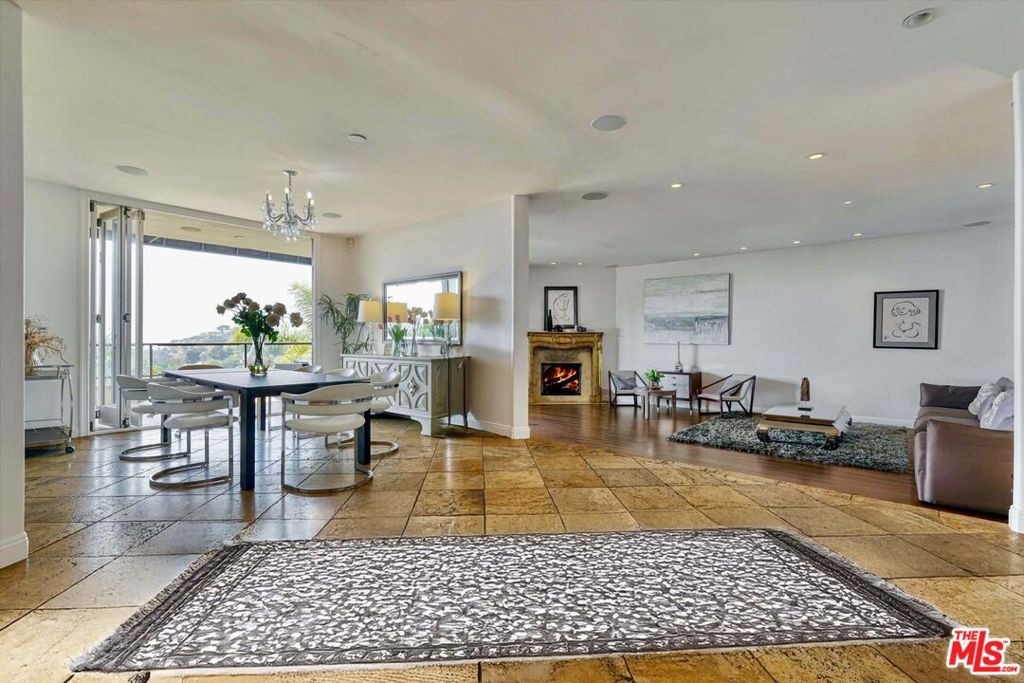 7218 Mulholland Drive