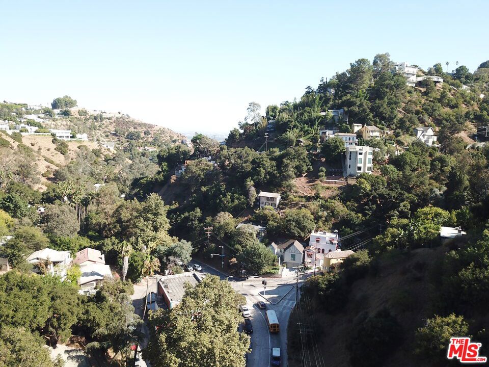 2125 N Laurel Canyon Boulevard