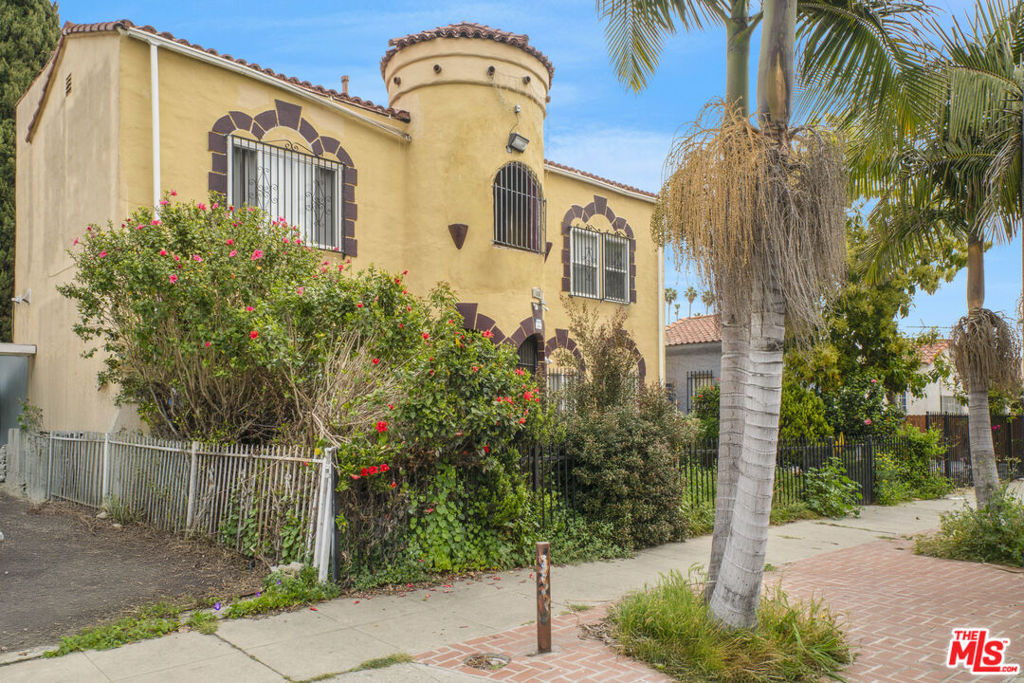 1061 W 57th Street